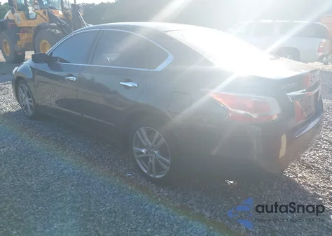 2013 Nissan Altima 3.5 S z USA, uszkodzony, nr VIN 1N4BL3AP2DC155852
